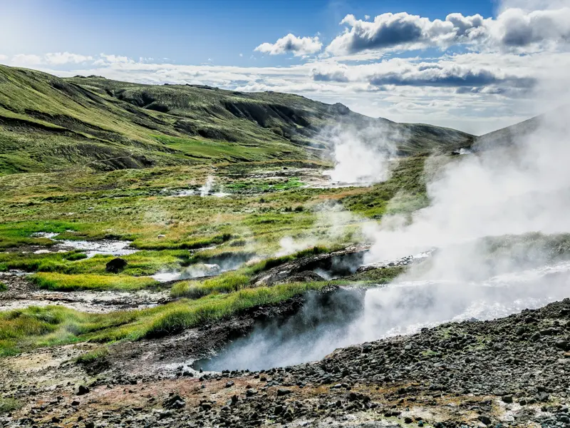 Auf unserer YOUNG LINE Reise durch Island erleben wir vielerorts die vulkanischen Aktivitäten der Insel.