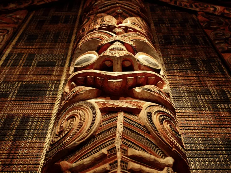Auf dieser YOUNG LINE Reise begegnet uns auch die Kultur der Maori, der Ureinwohner Neuseelands.