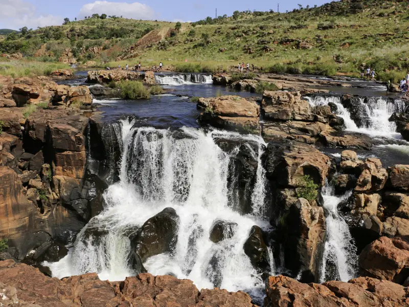 Auch Wasserfälle beeindrucken auf unserer YOUNG LINE Rundreise im unglaublich abwechslungsreichen Südafrika.