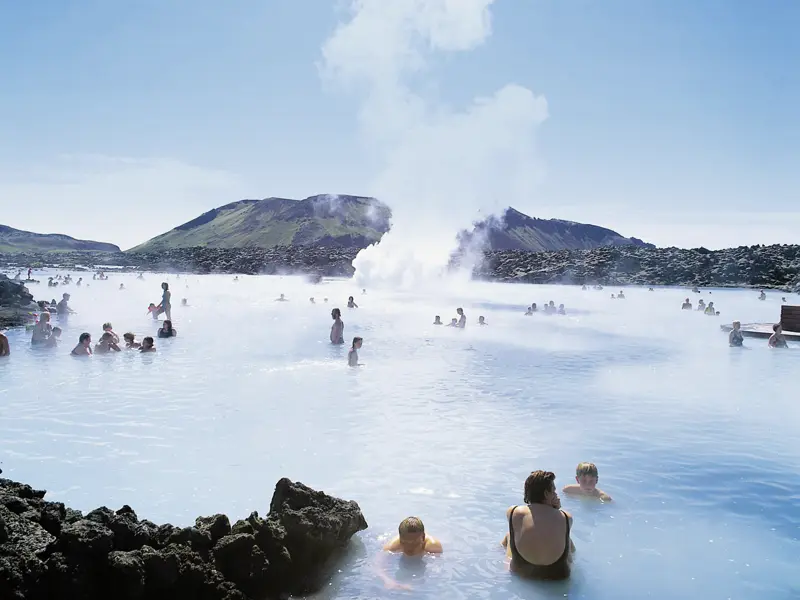 Lust auf ein spannendes Bad in den heißen Quellen der Blauen Lagune? Dann verbringen Sie hier Zeit am Ende Ihrer Reise.