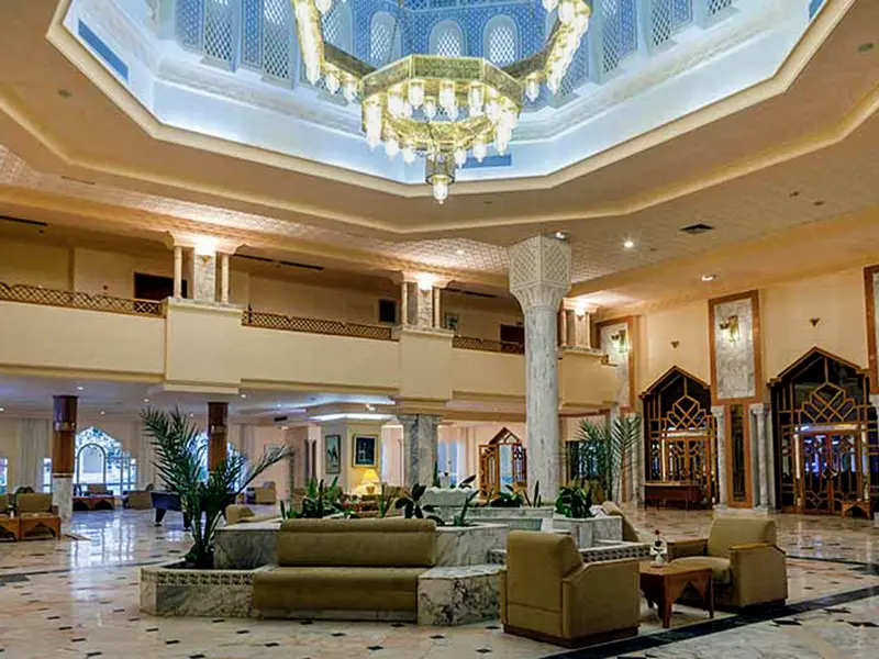 Bei Buchung der Reise mit Standard-Hotels übernachten Sie in Douz im El Mouradi Hotel.