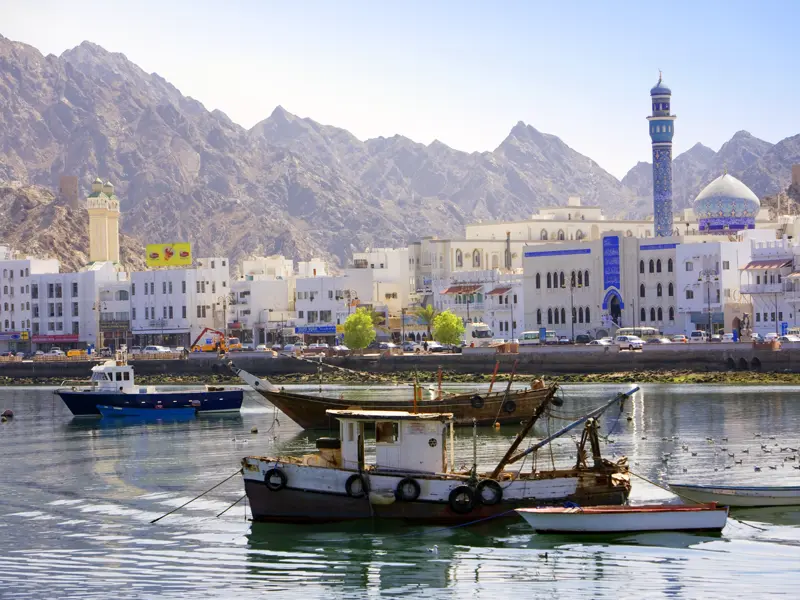 Zum Auftakt Ihrer individuellen Rundreise durch den Oman erkunden Sie Maskat und statten auch dem Stadtteil Muttrah mit seinem Souk einen Besuch ab.