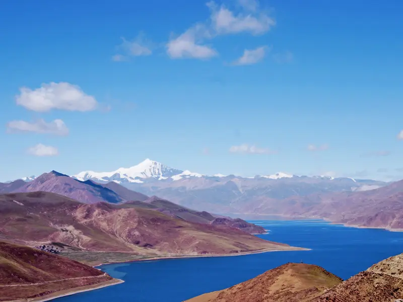 Ihre Reise durch Tibet führt Sie über verschieden Pässe und bietet Ihnen immer wieder fantastische Ausblicke,