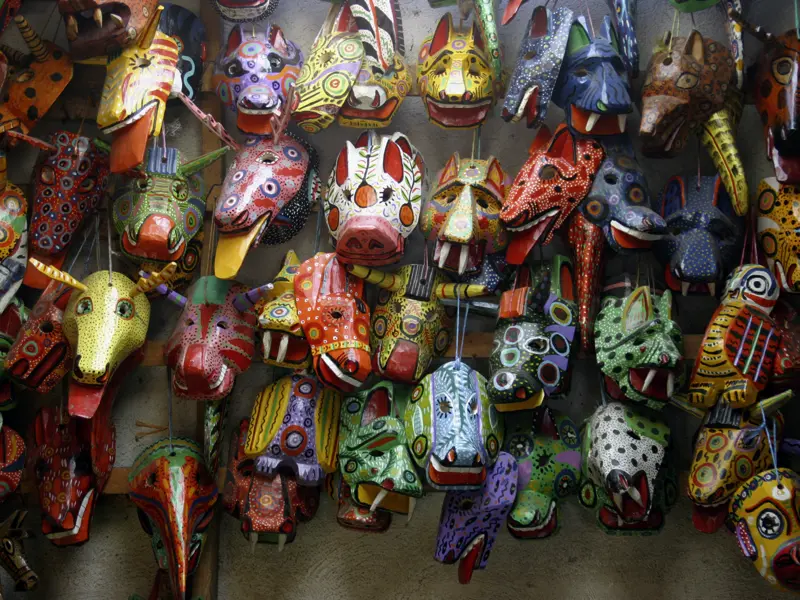 Auf Ihrer indididuellen Rundreise durch Guatemala haben Sie Zeit, auf den Märkten in Antigua oder Chichicastenango im vielfältigen Angebot an Kunsthandwerk zu stöbern.