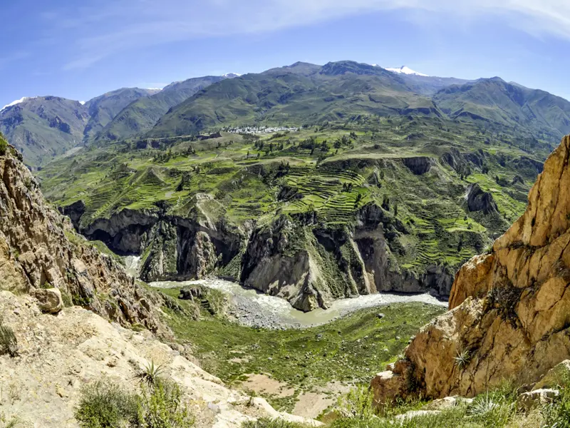 Ihre individuelle Rundreise durch Peru führt Sie in den Colca-Canyon. Die atemberaubende Bergwelt und die uralten Terrassenanlagen, Meisterwerke aus vorinkaischer Zeit, werden Sie faszinieren