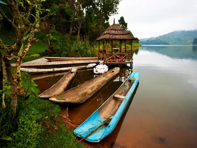Auf Ihrer individuellen Rundreise erleben Sie die faszinierendsten Naturparks Ugandas. Am Lake Mutanda, ganz im Südwesten des Landes, ist die Szenerie traumhaft schön und grün. Der See auf 2000 m Höhe ist eine landschaftliche Perle und ein beliebtes Erholungsgebiet.
