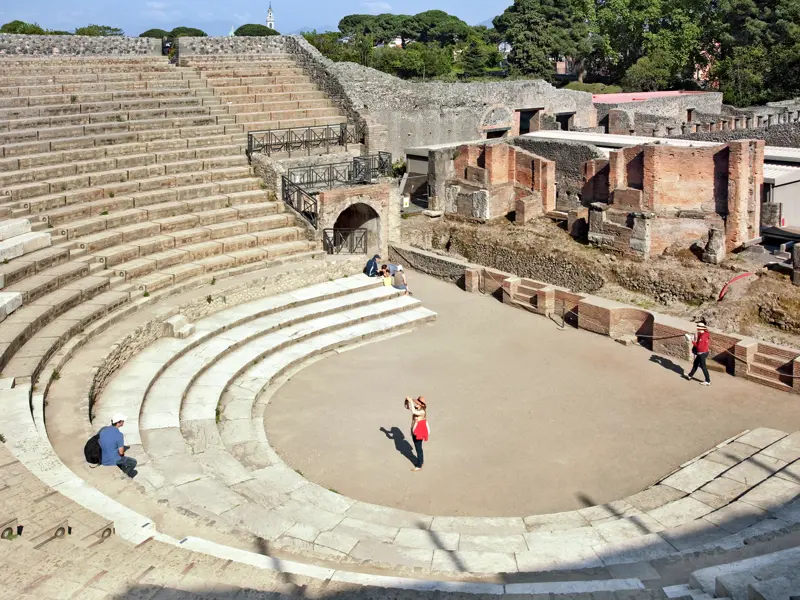 Bei  unserer Marco Polo Entdeckerreise an den Golf von Sorrent besuchen wir auch Pompeji mit seinem großen Theater