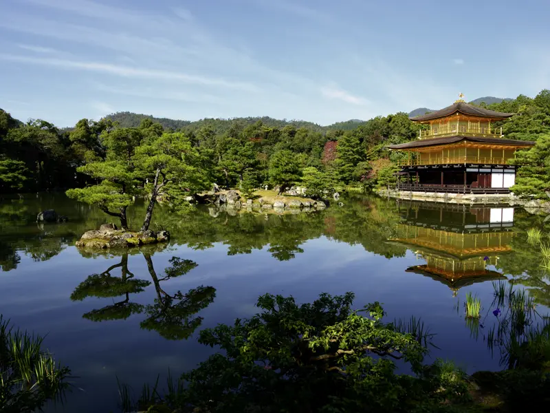 Auf Ihrer 12-tägigen Rundreise werden Sie viele unvergessliche Momente genießen, zum Beispiel den beim Anblick des Goldenen Pavillons in Kyoto.