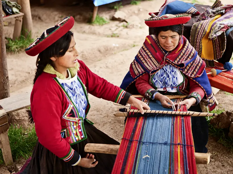 Auf unserer Marco Polo Reise durch Peru sind wir zu Gast in einem Andendorf, in dem wir am Leben der Bewohner teilnehmen und die traditionellen Techniken der Inkazeit kennenlernen.