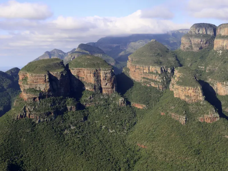 Eindrucksvolle Landschaften wie die Three Rondavels erwarten uns auf der Panoramaroute in Südafrika