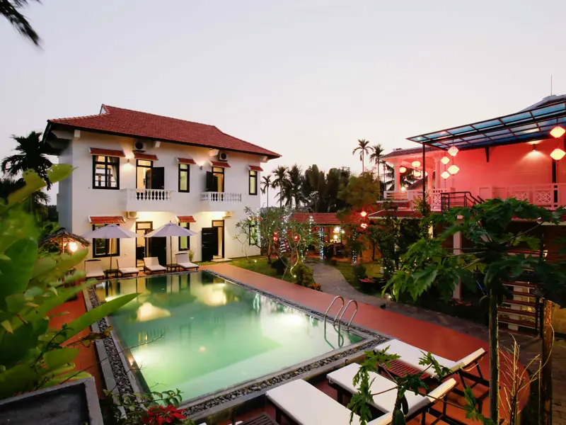 Zwei Nächte verbringen wir in der Red Frangipani Villa in Hoi An - einem kleinen 11-Zimmer-Hotel zwischen der Altstadt von Hoi An und dem Strand.