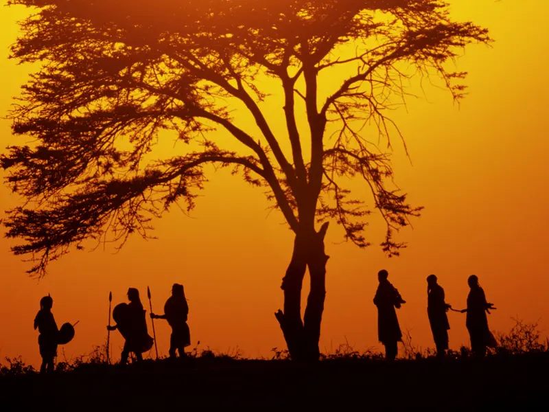 Auf Ihrer individuellen Reise durch Kenia und Tansania faszinieren immer wieder die Sonnenuntergänge in der Savanne.