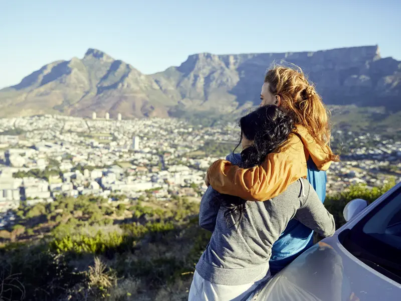 Ihre individuelle Reise mit dem Mietwagen durch Südafrika endet in Kapstadt. Mit einem Driver-Guide unternehmen Sie eine private City Tour und besuchen den Tafelberg.