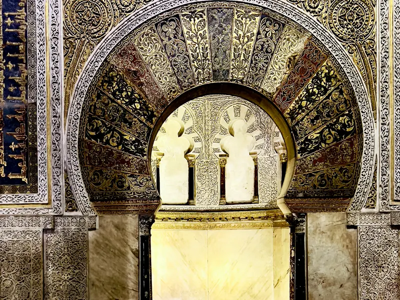 Fantastische Baukunst in der Mezquita von Cordoba in Andalusien.