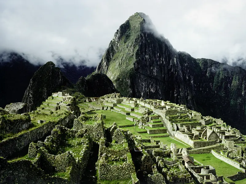 Auf Ihrer individuellen Rundreise durch die Andenländer Chile, Bolivien und Peru besuchen Sie auch die berühmte Inkastätte Machu Picchu.