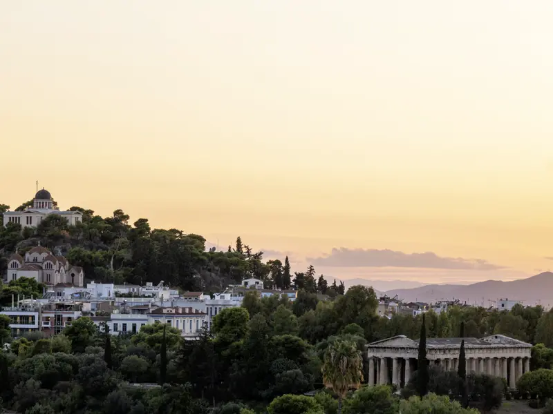 Geniessen Sie den Blick auf Athen beim Sonnenuntergang.