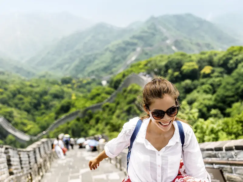 Der Besuch der Großen Mauer bei Beijing steht natürlich auch auf dem Höhepunkteprogramm dieser YOUNG LINE Reise durch China.