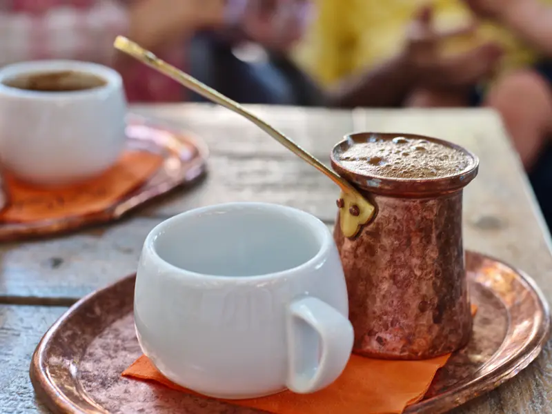 Nach einer tollen Silvesternacht in der Gruppe lockt so manchen ein intensiver griechischer Kaffee