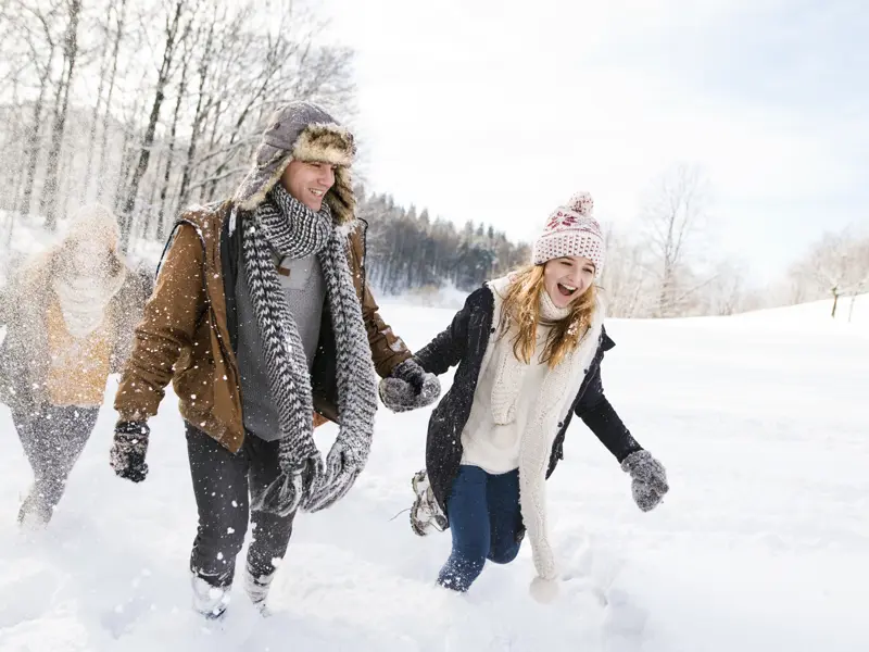 Der finnische Winter bringt oft rund um den Jahreswechsel ordentliche Schneemengen - mit einer Portion Glück können auch wir auch unsere Tage in Finnland mit viel Weiß genießen