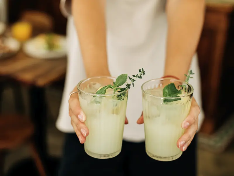 Schmeckt zu fast jeder Uhrzeit, auf jeden Fall aber perfekt als Sundowner, ein Porto Tonic.