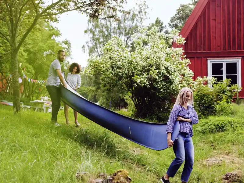 Outdoorspaß in Schweden: Gemeinsam gehen wir auf dem Immeln-See auf Kanutour.