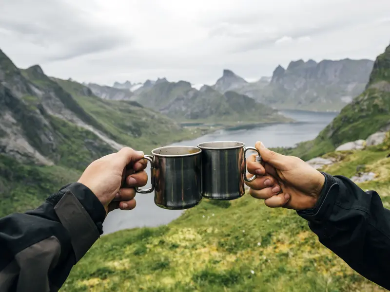 Ein zünftiges Picknick gehört zu einer spannenden Wanderung auf unserer YOUNG LINE Reise durch Norwegen immer dazu.