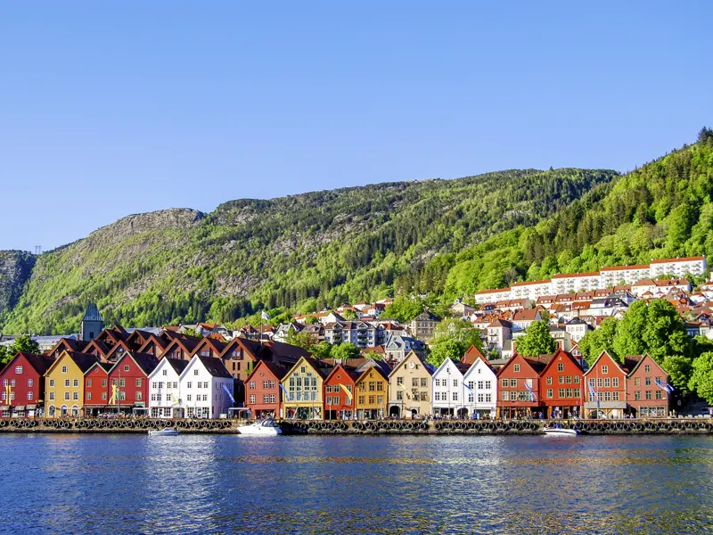 In Bergen mit seinem historischen Holzhausviertel Bryggen legen wir einen Zwischenstopp ein.