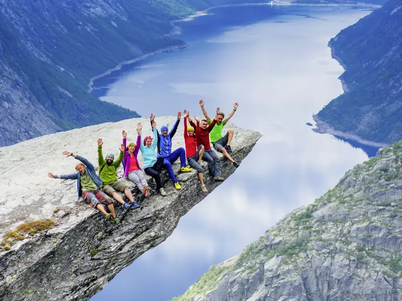 Highlight dieser Gruppenreise für junge Menschen zwischen 20 und 35 ist die legendäre Felszunge Trolltunga