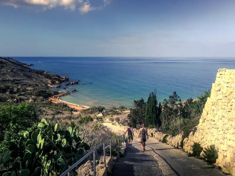 Malta im Sommer, da ist Badespaß in Buchten und an Stränden auf dieser YOUNG LINE Reise garantiert.