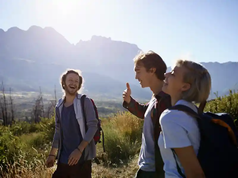 Auf unserer Rundreise mit YOUNG LINE durch Slowenien wandern wir uns erst mal langsam ein, bevor am 6. Tag das anspruchsvolle Highlight ansteht - da geht's auf den Soca Trail, einen der schönsten Abschnitte des Alpe-Adria-Trails.