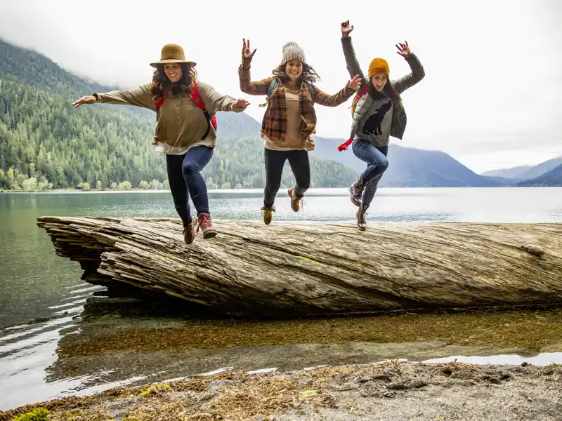 Auf unserer YOUNG LINE Rundreise entdecken wir alle kanadischen Klassiker von Calgary bis Vancouver.