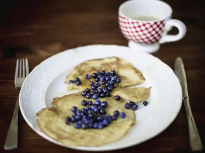 Die bodenständige Küche Kanadas lockt uns auf unserer YOUNG LINE Reise auch mit Süßem wie verführerischen Blueberry Pancakes.