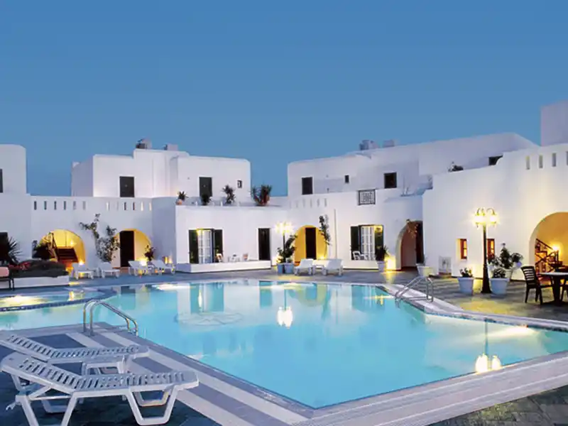 Das Hotel Astir, wo wir während unserer Kykladen-Reise auf Naxos eine schöne Zeit im und am Pool verbringen.