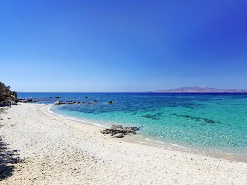 Naxos ist die Insel mit den schönsten Stränden der Kykladen. Wie viele Strände werden Sie auf der Rundreise wohl entdecken?