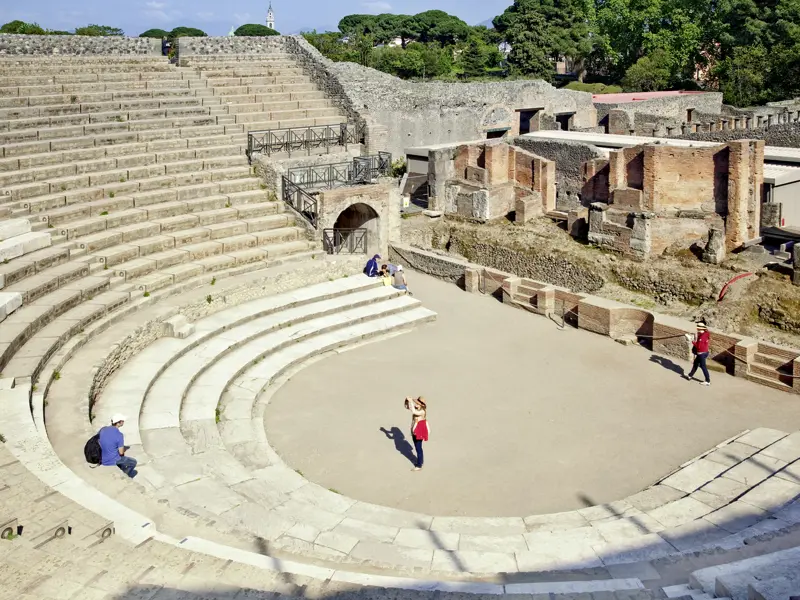 Auf unserer Marco Polo Entdeckerreise an den Golf von Sorrent besuchen wir auch Pompeji mit seinem großen Theater.