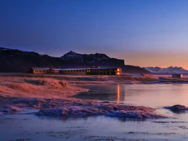 Ganz im Westen Islands, nahe dem Snaefellsjökull-Nationalpark, liegt unser Hotel: Wildromantisch und verträumt - ein echtes Wintermärchen!