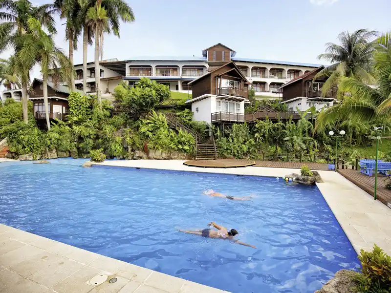 Auf unserer Reise durch Guatemala und El Salvador verbringen wir zwei Nächte im Hotel Villa Caribe an der Karibikküste - erreichbar nur per Boot durch den Canyon des Río Dulce.