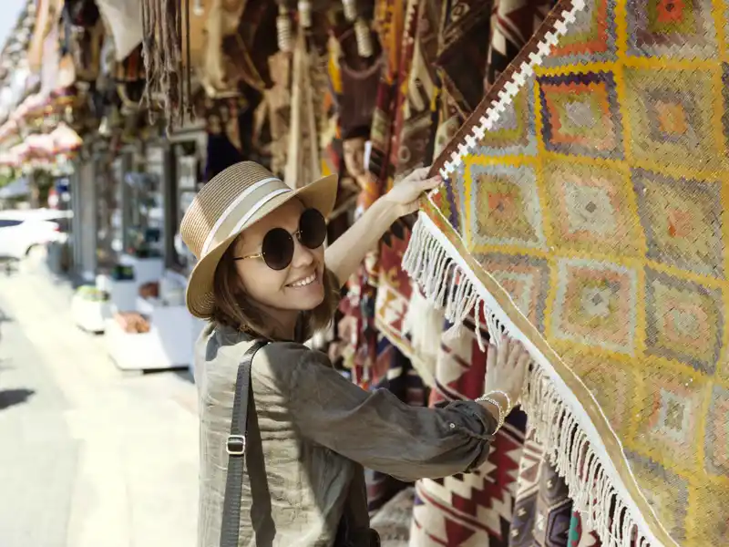 Genießen Sie auf Ihrer individuellen Städtereise nach Istanbul einen Besuch auf dem Markt und erstehen Sie einen schönen Teppich oder ein anderes Schnäppchen.