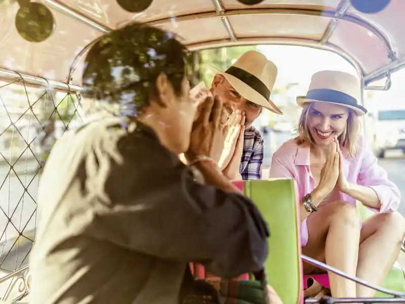 Eine Fahrt mit dem Tuk-Tuk ist immer ein Erlebnis. Auf Ihrer individuellen Rundreise durch Thailand haben Sie die Möglichkeit dazu.