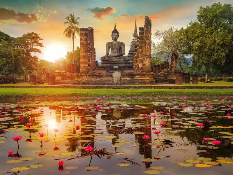 Auf Ihrer individuellen Reise durch Thailand sehen Sie viele spektakuläre Tempel. Im Sukhothai Historical Park gibt es besonders schöne zu sehen.