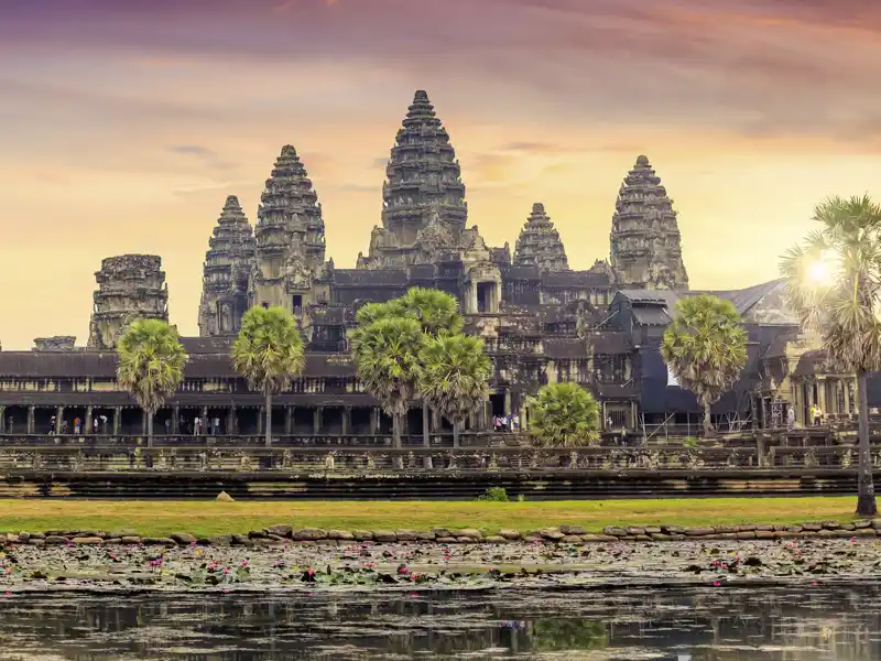 Auf Ihrer individuellen Rundreise durch Vietnam und Kambodscha sehen Sie auch Angkor Wat - am besten zum Sonnenuntergang.