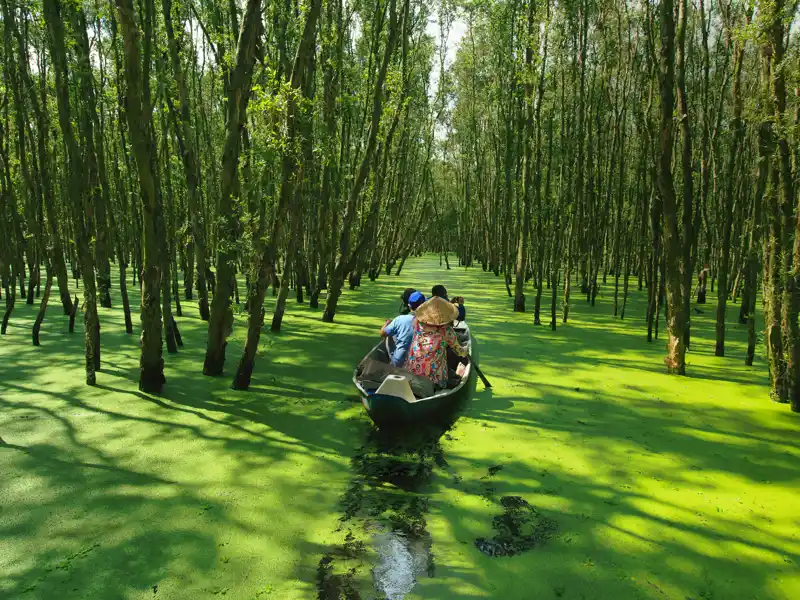 Auf Ihrer Marco Polo Rundreise durch Vietnam  haben Sie die Möglichkeit zu einem Ausflug ins Mekongdelta. Bei einer Fahrt auf einer Reisbarke übernachten Sie auf dem Wasser.