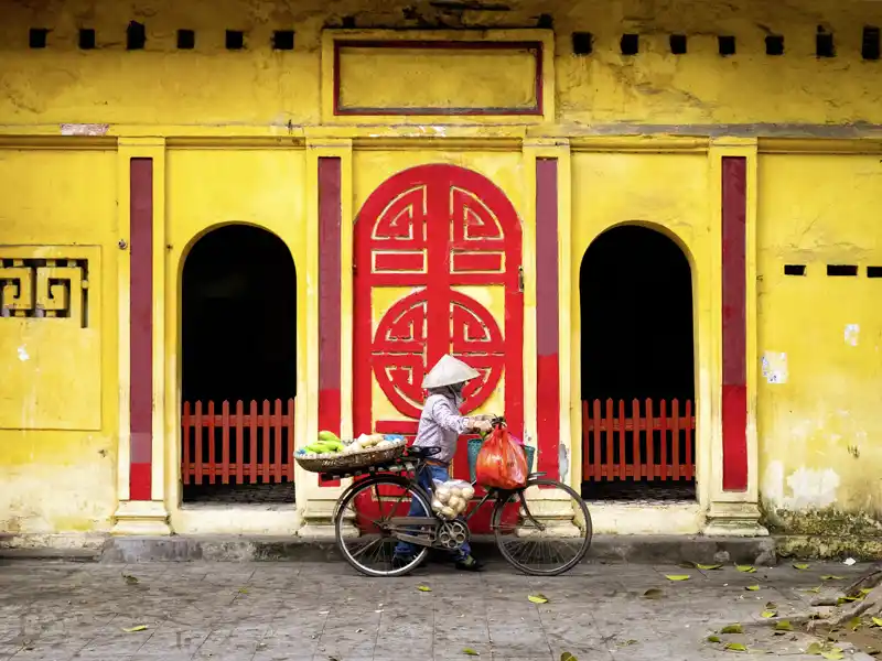 Bei einer Stadtrundfahrt in Hanoi zeigt Ihnen Ihr Guide auch das einfache Alltagsleben.