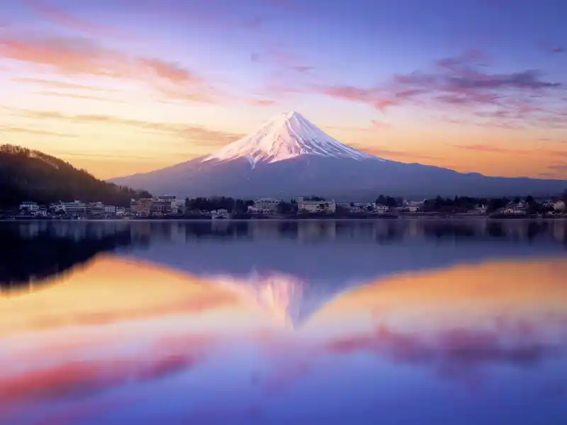 Auf dieser individuellen Rundreise durch Japan übernachten Sie am Fuße des heiligen Berges Fuji-san.