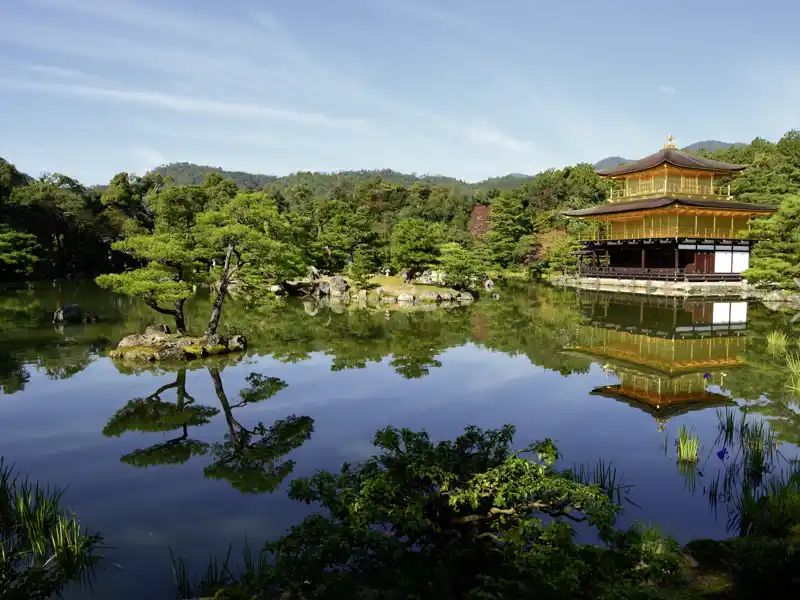 Auf Ihrer individuellen Marco Polo Rundreise nach Japan werden Sie viele unvergessliche Momente genießen, zum Beispiel beim Anblick des Goldenen Pavillons in Kyoto.