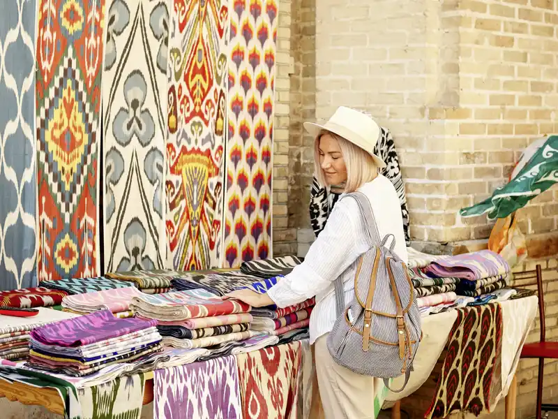 Auf den Spuren der historischen Seidenstraße fahren Sie auf Ihrer individuellen Rundreise durch Usbekistan ins Ferganatal, in dem Baumwolle eine wichtige Rolle spielt.