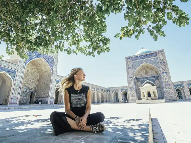 Auf Ihrer individuellen Rundreise durch Usbekistan und Kirgisistan erkunden Sie Buchara - mit seinen Medresen und Mausoleen ein Beispiel islamischer Architektur.