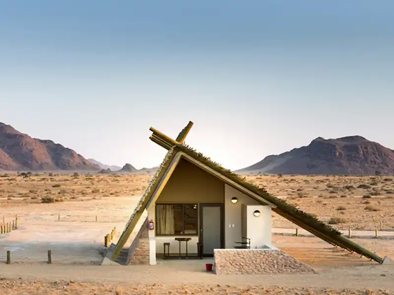 Auf Ihrer individuellen Namibiareise bieten wir in der Kategorie Standard zwei Übernachtungen im Desert Quiver Camp an.