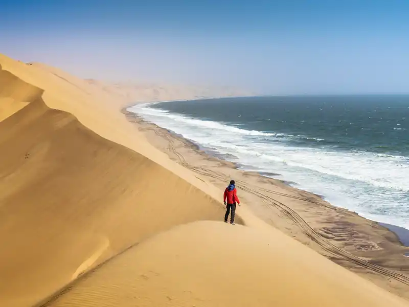 Auf Ihrer individuellen Rundreise durch Namibia lernen Sie die vielfältigen Landschaften Namibias näher kennen, hier im Bild der eindrucksvolle Sandwich Harbour.