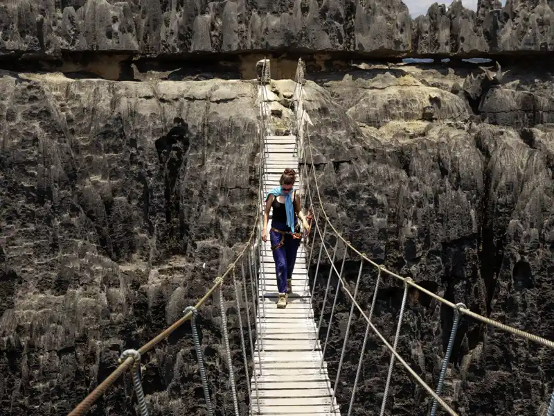 Auf Ihrer individuellen Rundreise durch Madagaskar sind Sie einen ganzen Tag im Nationalpark Tsingy de Bemahara unterwegs. In dieser Landschaft aus Kalksteinnadeln fühlen Sie sich in eine andere Welt versetzt.